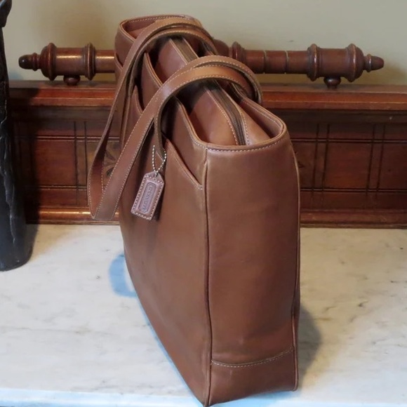 Coach Hamptons Tote/Laptop Bag In British Tan Leather W/ Dual Handles - Picture 4 of 15